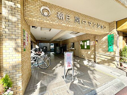上質感漂う玄関アプローチです。