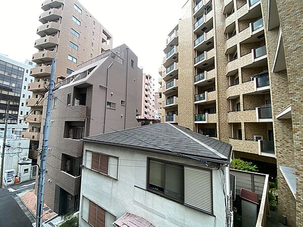陽当たり・通風・開放感に恵まれた環境です。