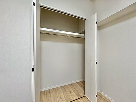 収納スペースが付いていて、お部屋を広く使っていただけます。