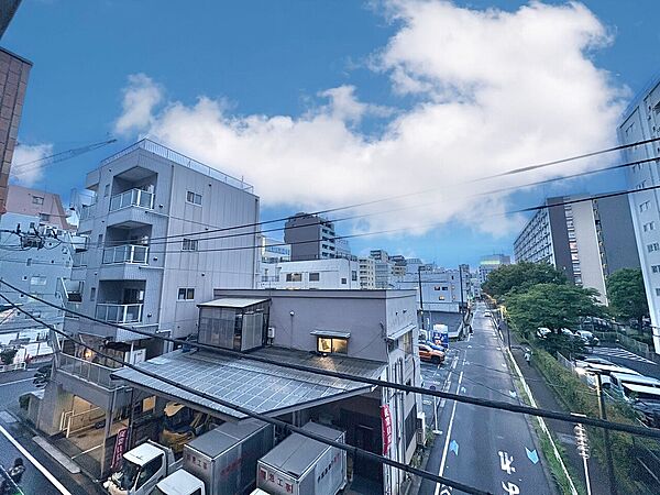 陽当たり・通風・開放感に恵まれた環境です。