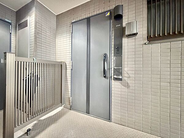 清潔感のある落ち着いた雰囲気の玄関です。