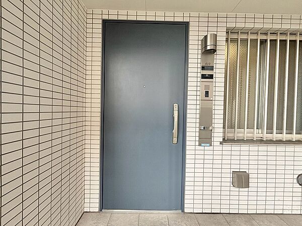 清潔感のある落ち着いた雰囲気の玄関です。