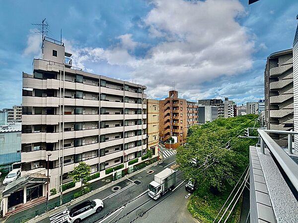 陽当たり・通風・開放感に恵まれた環境です。