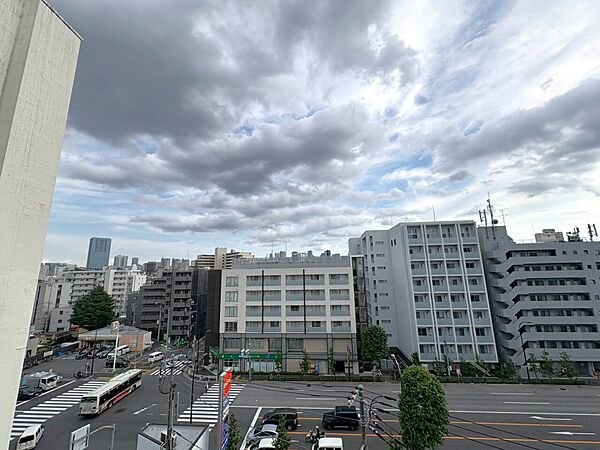 陽当たり・通風・開放感に恵まれた環境です。