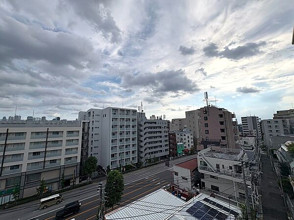 眺望や窓からの景色が良いと、家で過ごす時間も快適です。