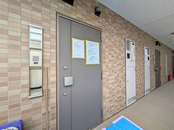 清潔感のある落ち着いた雰囲気の玄関です。