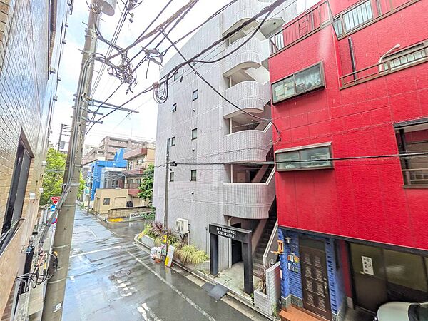 陽当たり・通風・開放感に恵まれた環境です。