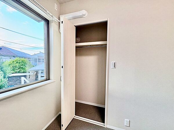 家電やスーツケース、ストック品など何でも片付く嬉しい空間です。