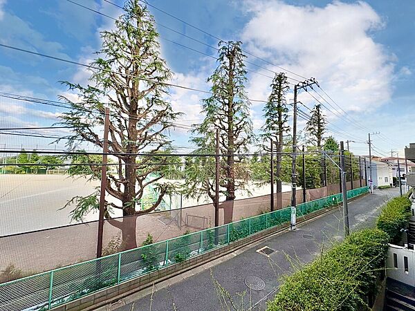陽当たり・通風・開放感に恵まれた環境です。