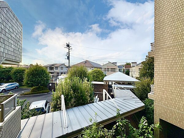 眺望や窓からの景色が良いと、家で過ごす時間も快適です。
