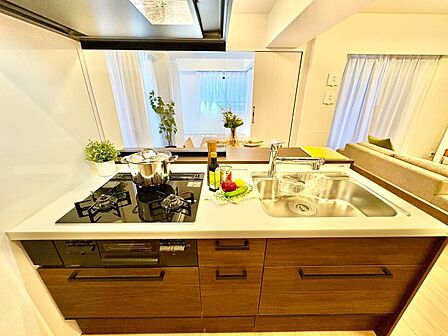 使いやすくスタイリッシュなキッチン空間になっております。