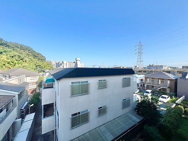 陽当たり・通風・開放感に恵まれた環境です。