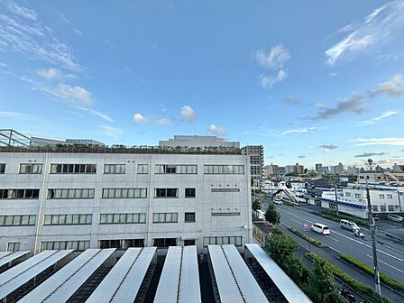 眺望や窓からの景色が良いと、家で過ごす時間も快適です。