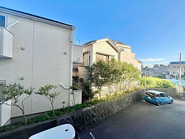 陽当たり・通風・開放感に恵まれた環境です。