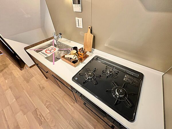使いやすくスタイリッシュなキッチン空間になっております。