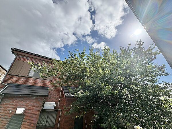 眺望や窓からの景色が良いと、家で過ごす時間も快適です。