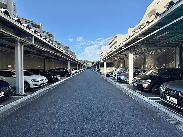 駐車スペースが嬉しいですね。※空き状況は都度ご確認下さい。