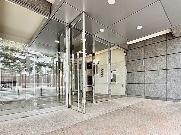 上質感漂う玄関アプローチです。