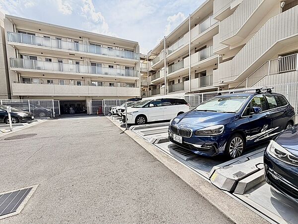 駐車スペースが嬉しいですね。※空き状況は都度ご確認下さい。