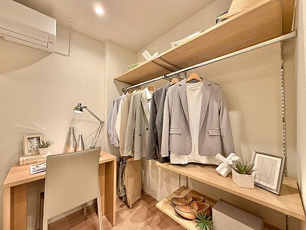 家電やスーツケース、ストック品など何でも片付く嬉しい空間です。