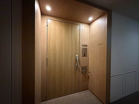 清潔感のある落ち着いた雰囲気の玄関です。