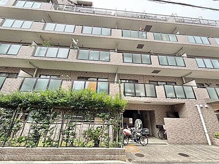 忙しく過ぎゆく日常を置き去るほど、ゆったりした時間が流れる住環境。