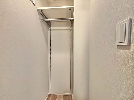 収納スペースが付いていて、お部屋を広く使っていただけます。
