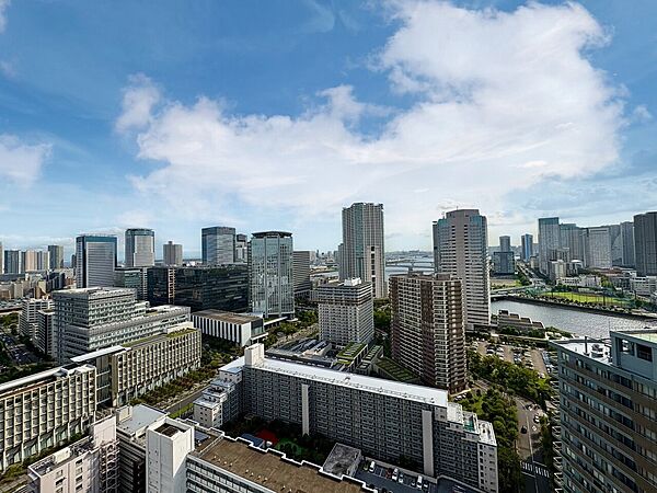 眺望や窓からの景色が良いと、家で過ごす時間も快適です。