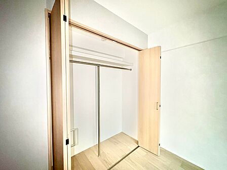 家電やスーツケース、ストック品など何でも片付く嬉しい空間です。
