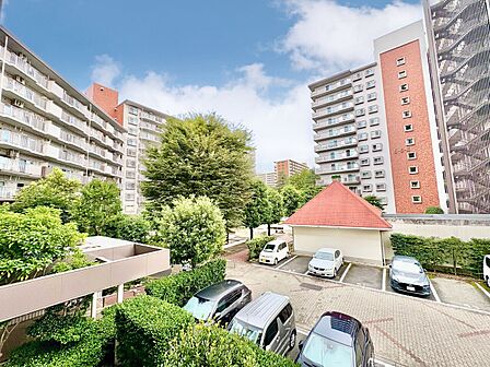 陽当たり・通風・開放感に恵まれた環境です。