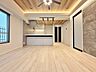 室内：通風・採光に優れ、心地よい光と風が溢れています。