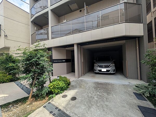 駐車スペースが嬉しいですね。※空き状況は都度ご確認下さい。