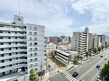 陽当たり・通風・開放感に恵まれた環境です。