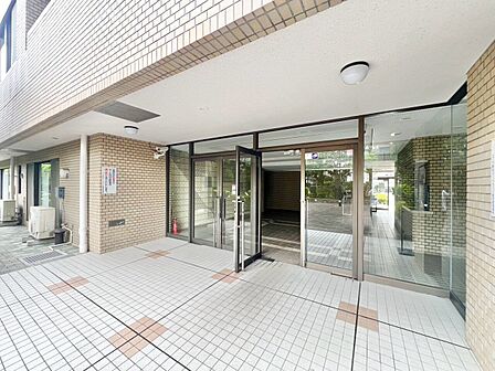 上質感漂う玄関アプローチです。