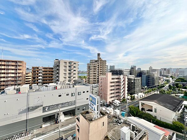陽当たり・通風・開放感に恵まれた環境です。