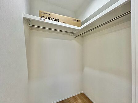家電やスーツケース、ストック品など何でも片付く嬉しい空間です。