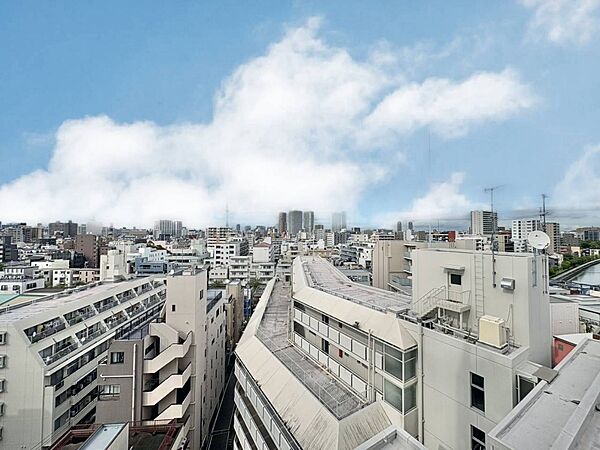 陽当たり・通風・開放感に恵まれた環境です。