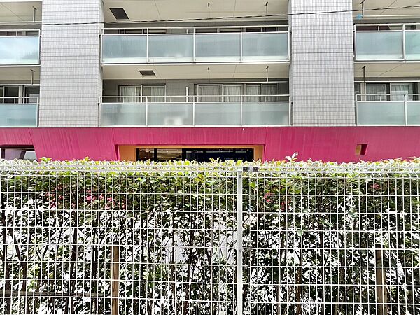 陽当たり・通風・開放感に恵まれた環境です。