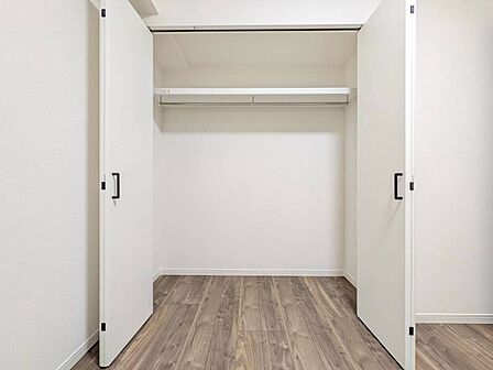 家電やスーツケース、ストック品など何でも片付く嬉しい空間です。