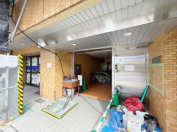 上質感漂う玄関アプローチです。