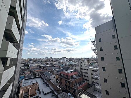 眺望や窓からの景色が良いと、家で過ごす時間も快適です。