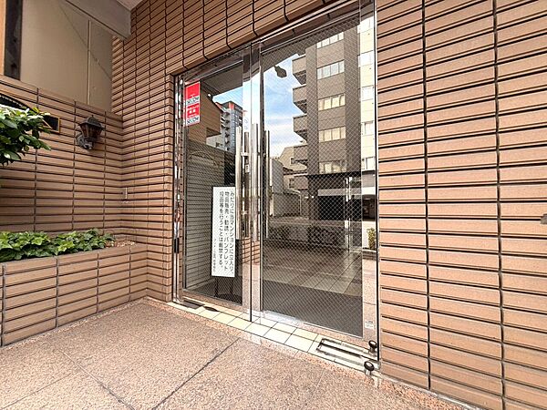 上質感漂う玄関アプローチです。