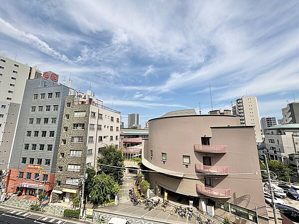 眺望や窓からの景色が良いと、家で過ごす時間も快適です。