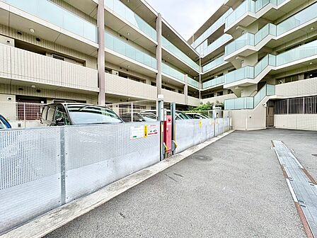 駐車スペースが嬉しいですね。※空き状況は都度ご確認下さい。