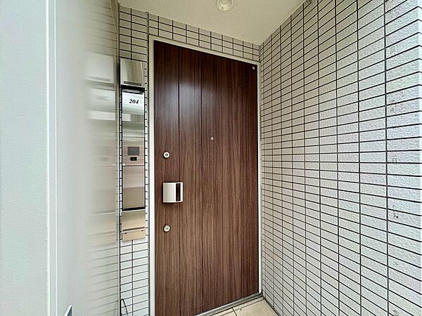 清潔感のある落ち着いた雰囲気の玄関です。
