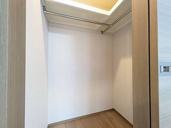 収納スペースが付いていて、お部屋を広く使っていただけます。