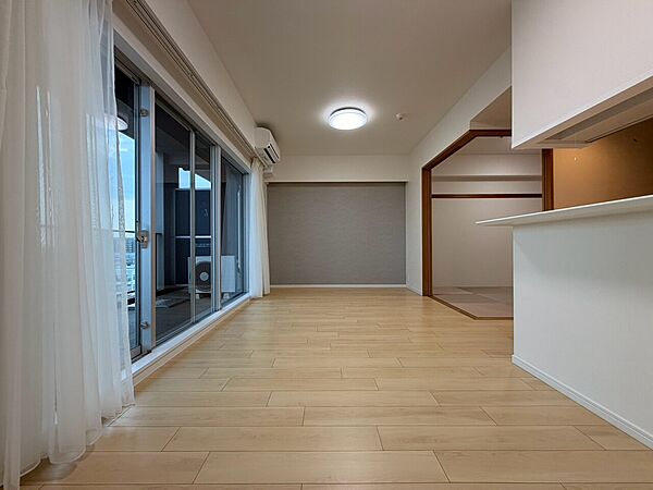 シンプルな内装と偏り過ぎないデザインで統一しました。
