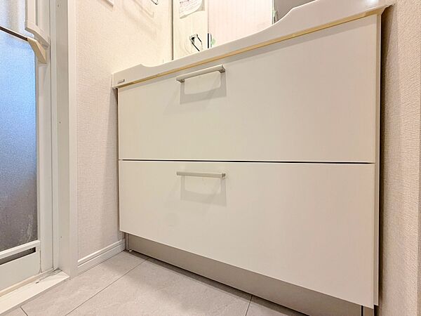 清潔感を感じられる洗面化粧台。