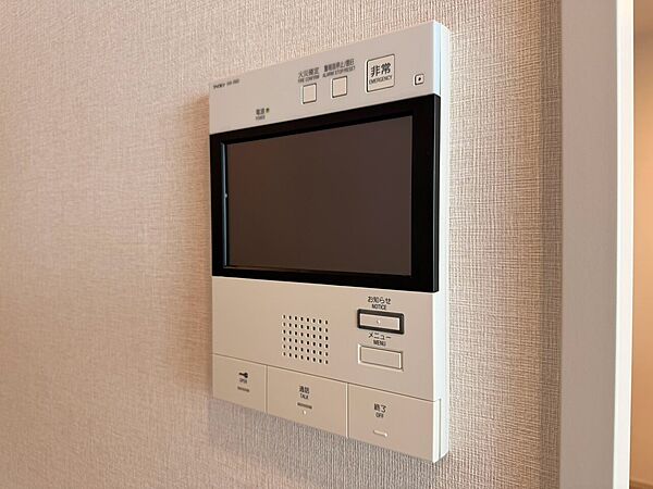 誰が来てもわかる様にモニター付きインターホンを設置。