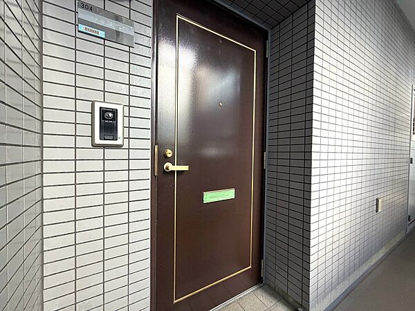 清潔感のある落ち着いた雰囲気の玄関です。
